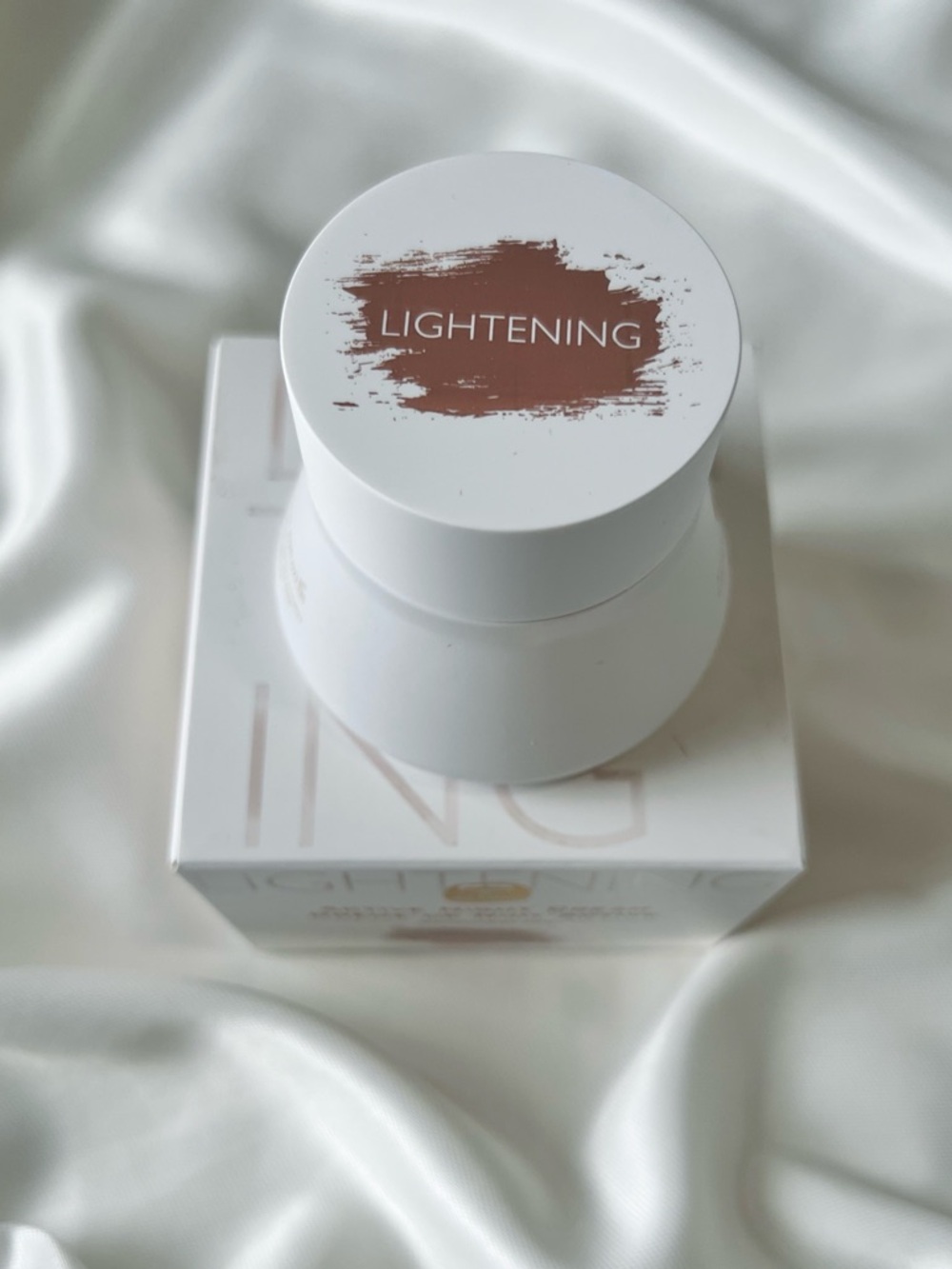 Glow Exfoliating Night Cream with Mandelic Acid - Picture 2 of 5